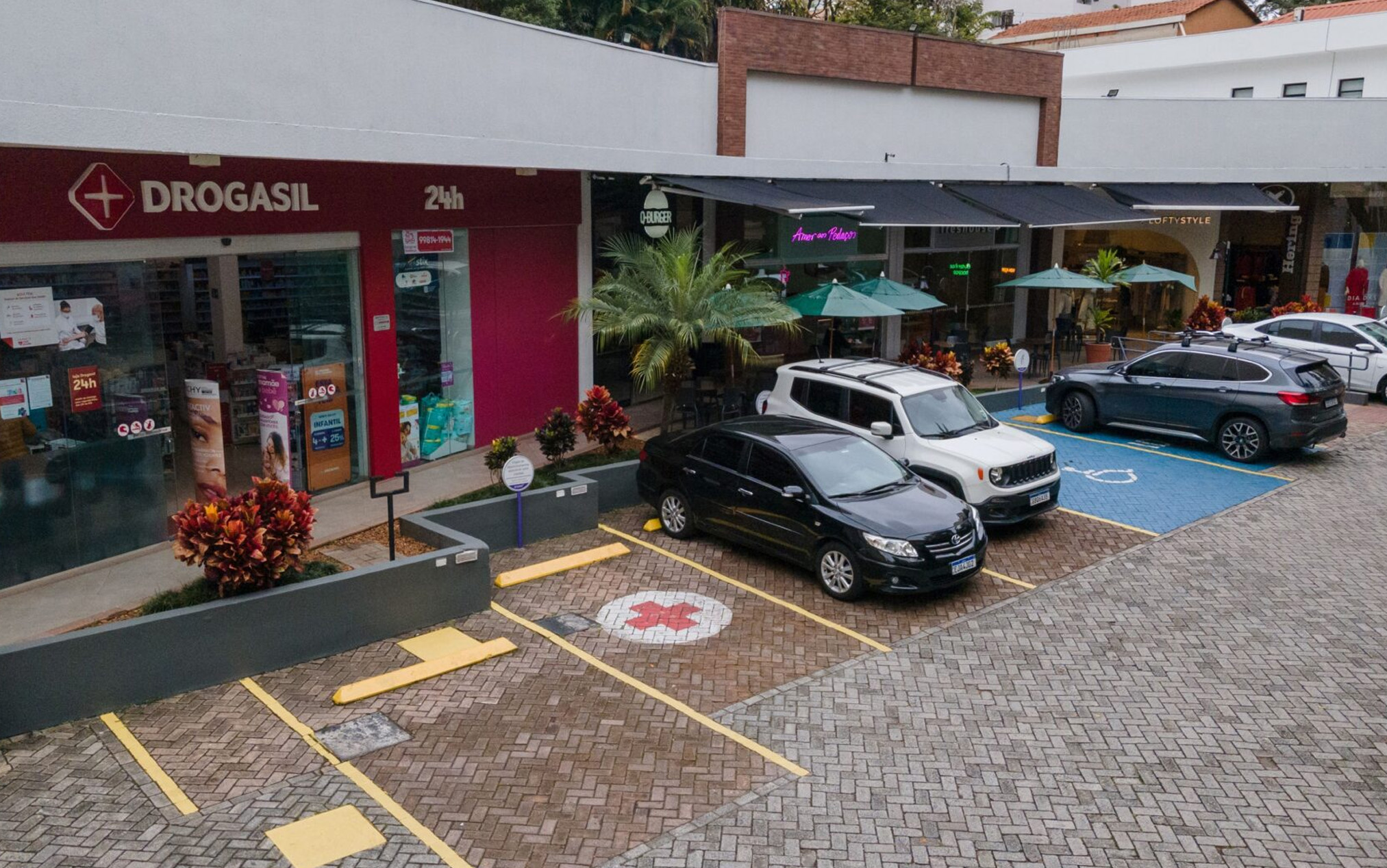 Centro Comercial Carlos Almeida